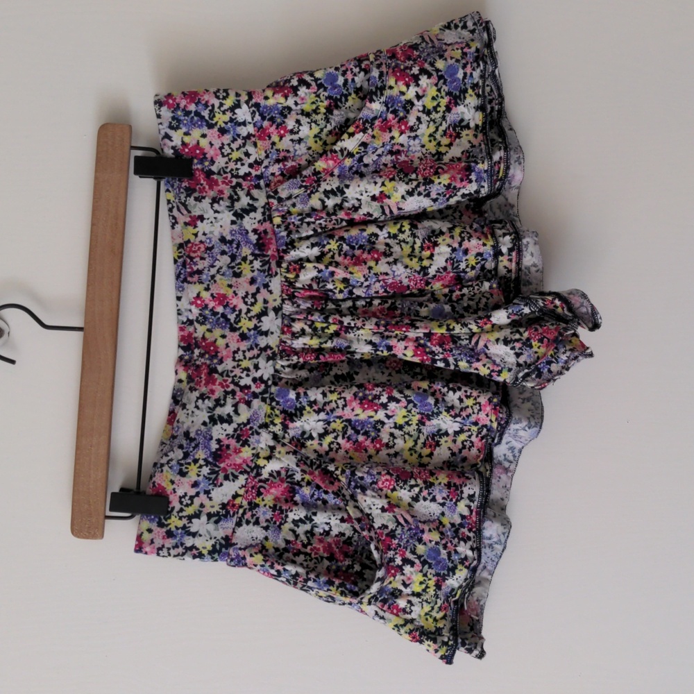 Express Pull On Flowy Shorts Women's Floral Print Multicolor Size Medium